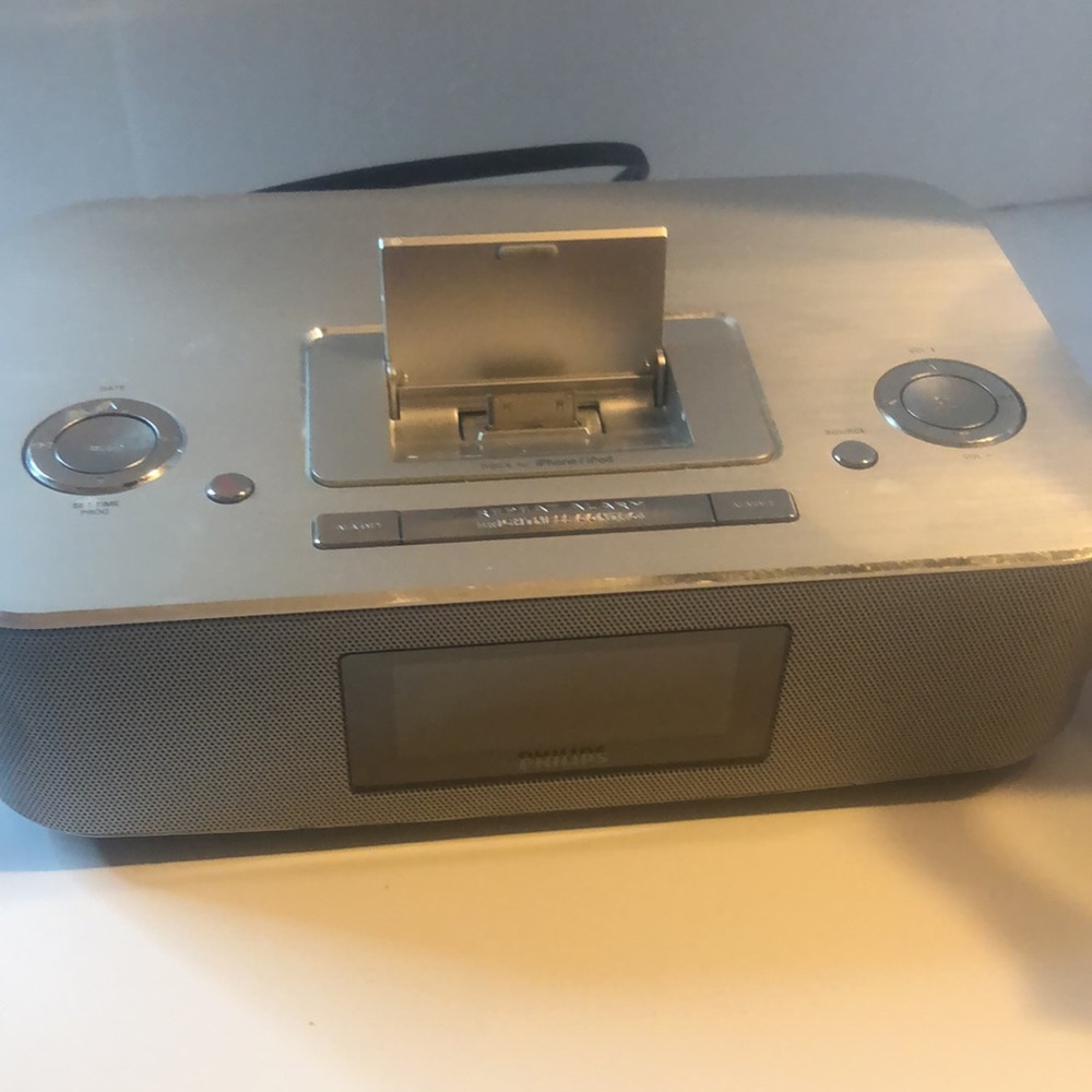 Philips docking entertainment system